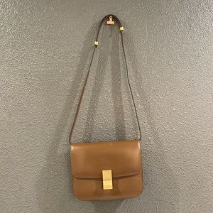 Brown everyday shoulder strap handbag